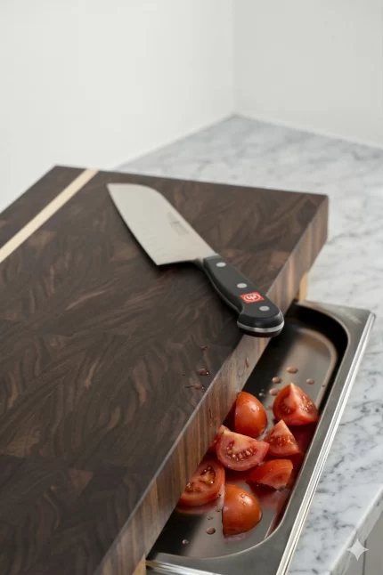 CURO Snijplank met mes en gesneden tomaten