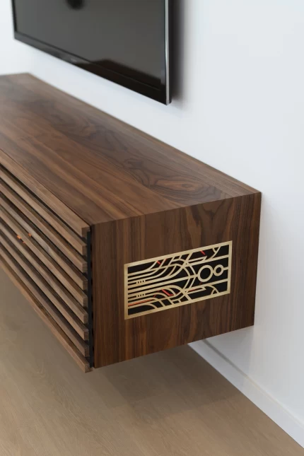 Zijaanzicht media console, met messing verluchtingsgat